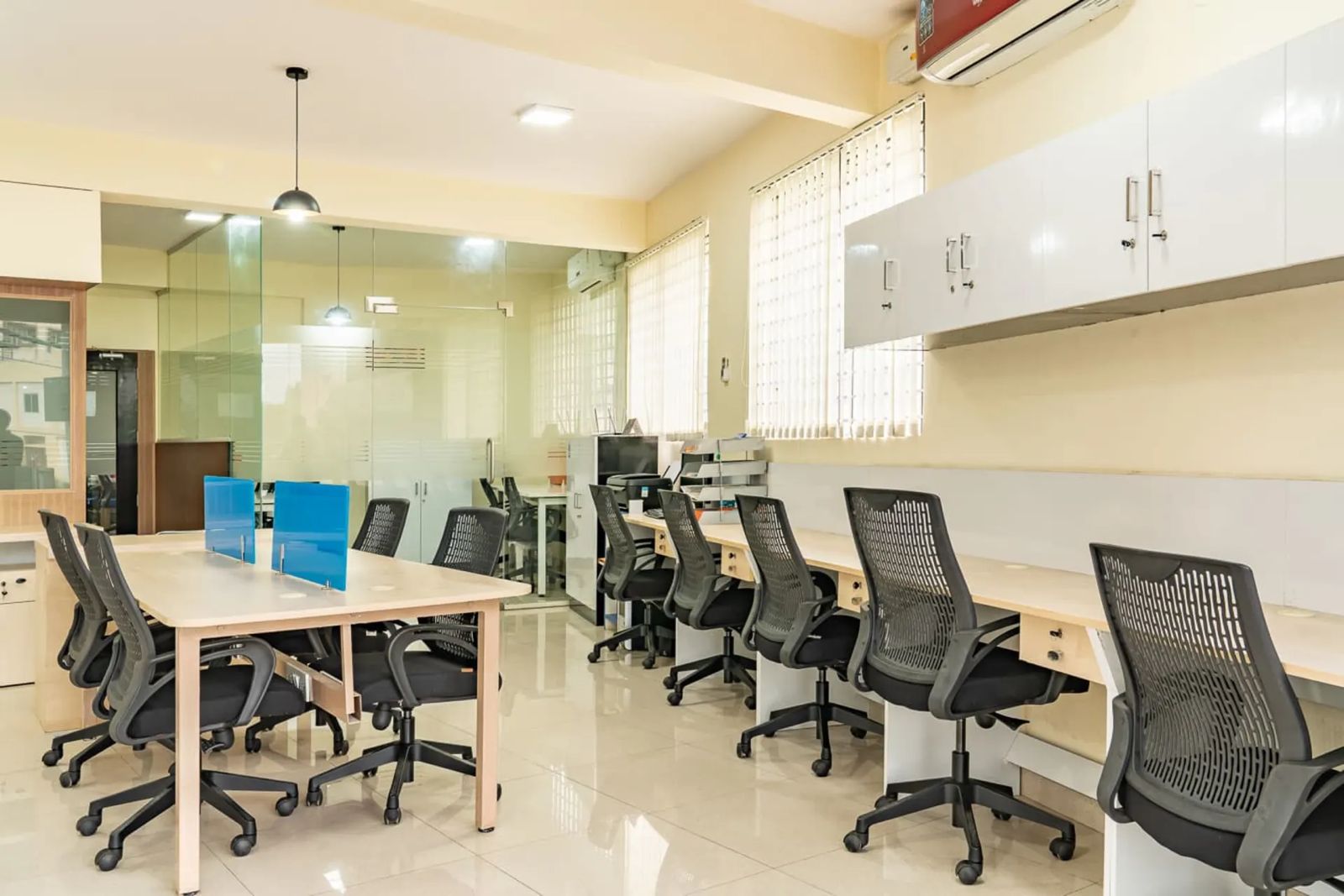 Hot desks at Inspire Workplace Bangalore